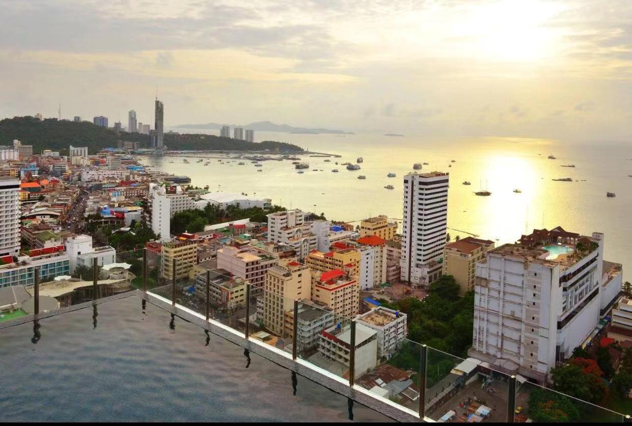 The Base Central Pattaya Seaview Extérieur photo