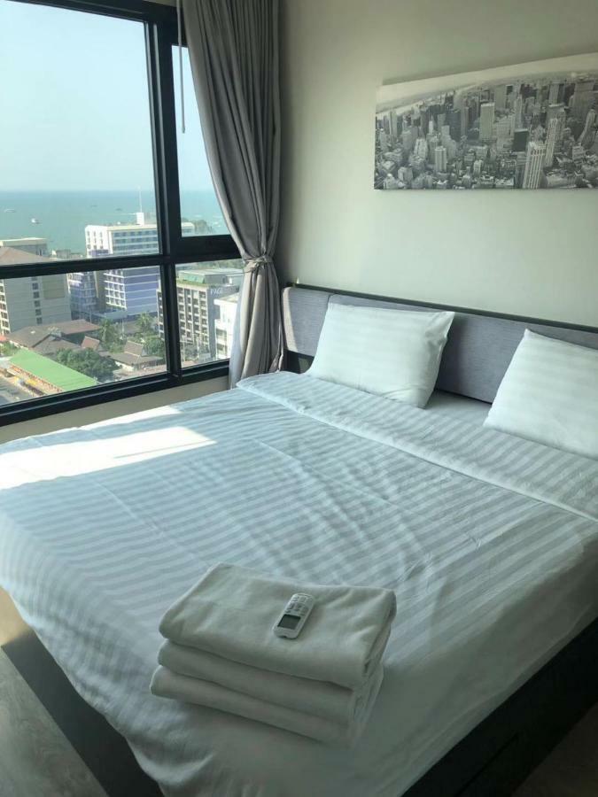 The Base Central Pattaya Seaview Extérieur photo